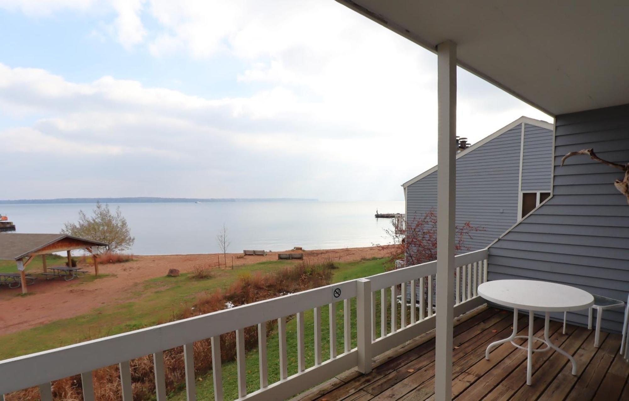 Beautiful Beach Front Condo With Lake Views Бейфилд Экстерьер фото